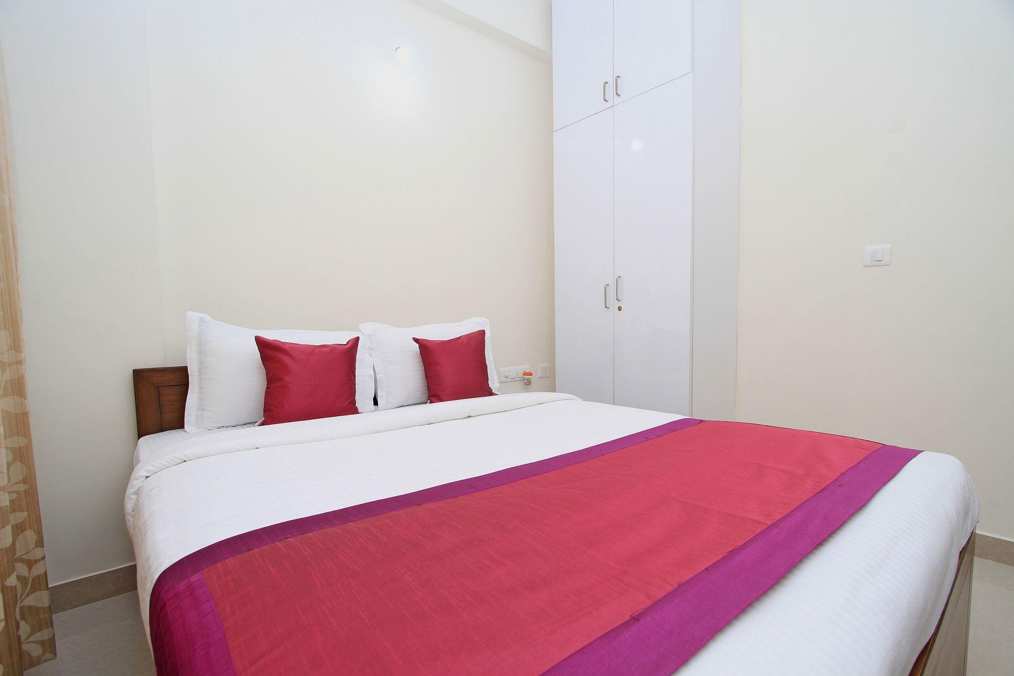 Oyo 4797 Lulu Hospitality Hotel Yelahanka Ngoại thất bức ảnh