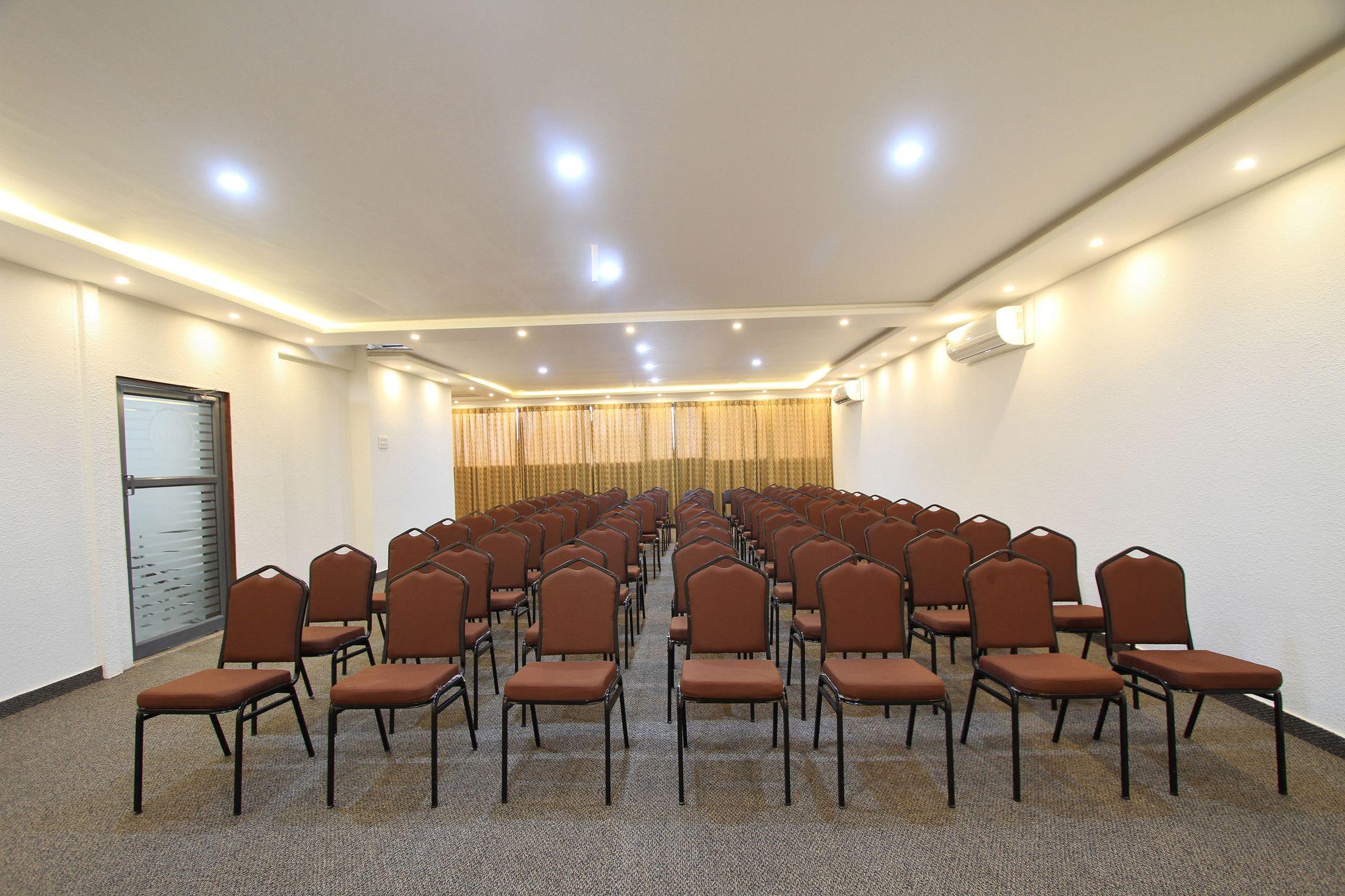 Oyo 4797 Lulu Hospitality Hotel Yelahanka Ngoại thất bức ảnh