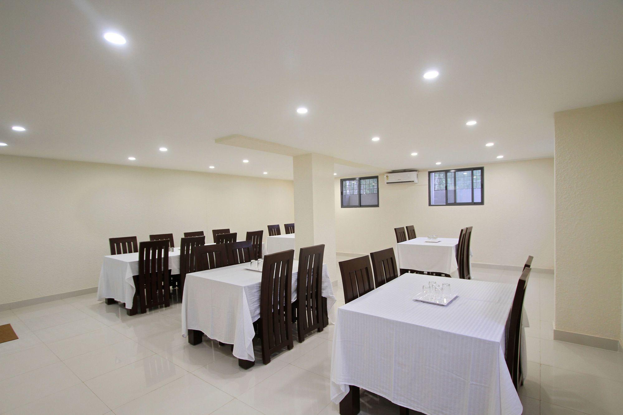 Oyo 4797 Lulu Hospitality Hotel Yelahanka Ngoại thất bức ảnh